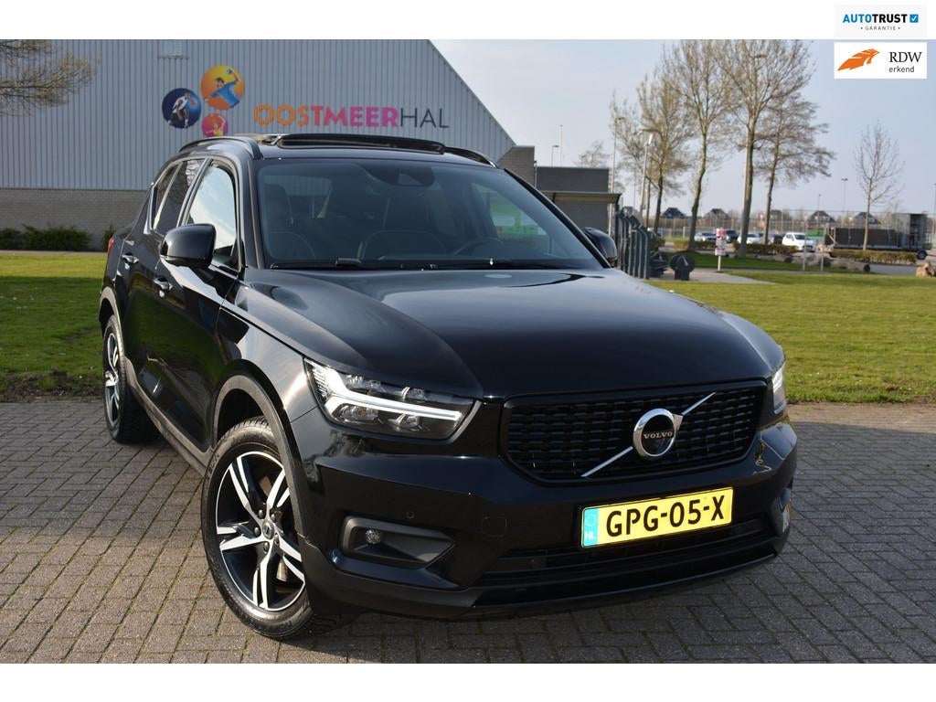 Volvo XC40 1.5 T5 Recharge R-Design,360CAM,PANO,TREKHAAK,H.K, Zwart, Plug-in hybride, Bedrijf, Hybride Elektrisch/Benzine