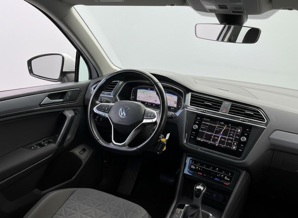 Volkswagen Tiguan E-Hybrid 245PK DSG LIFE TREKHAAK/VIRTUAL/S, Gebruikt, Zwart, 4 cilinders, Wit