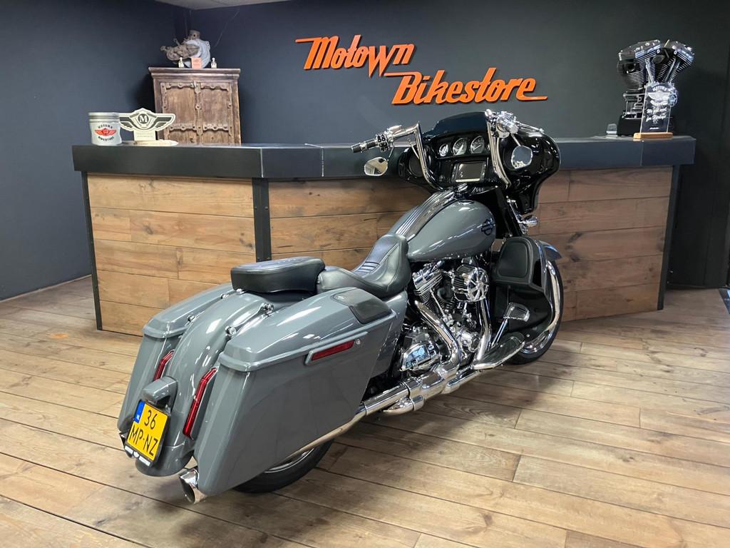 Harley Davidson FLHXSE 110Ci CVO Streetglide Gunship Grey Cr, 3700 W Juneau Ave
53208  Milwaukee, US, Info@harley-davidson.com