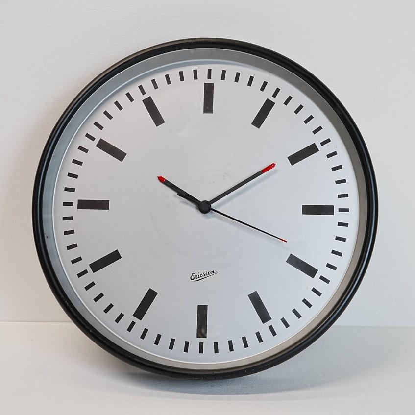 Vintage Nederlandse PTT/ Ericson wandklok op quartz uurwerk., Huis en Inrichting, Woonaccessoires | Klokken, Ophalen of Verzenden