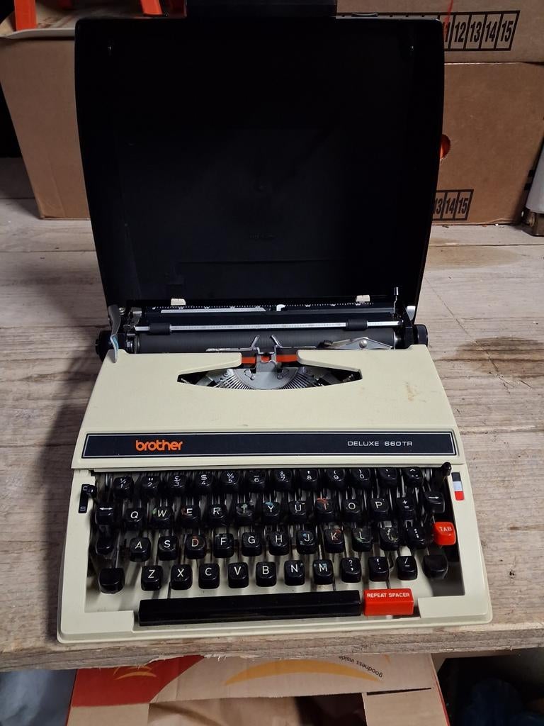 Vintage Brother Deluxe draagbare typemachine, Ophalen