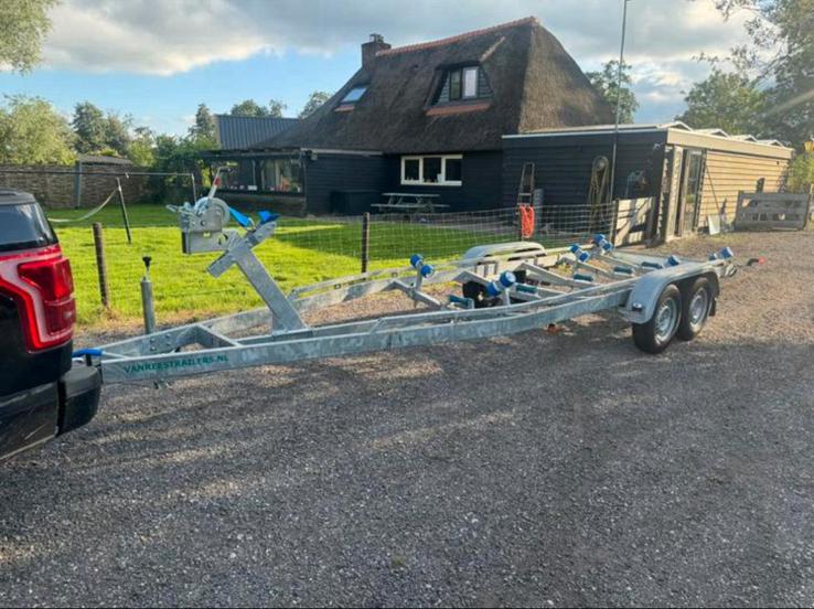 Te Huur: BOOTTRAILER 5.5 - 7.5 meter PEGA FREEWHEEL VLEMMIX, Watersport en Boten, Boottrailers, Minder dan 1500 kg, Sloepentrailer