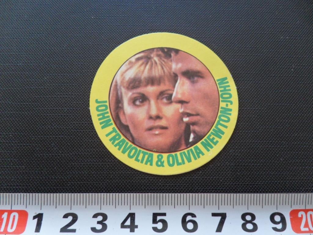 sticker 062 grease john travolta & olivia newton-john, Verzamelen, Ophalen, Zo goed als nieuw