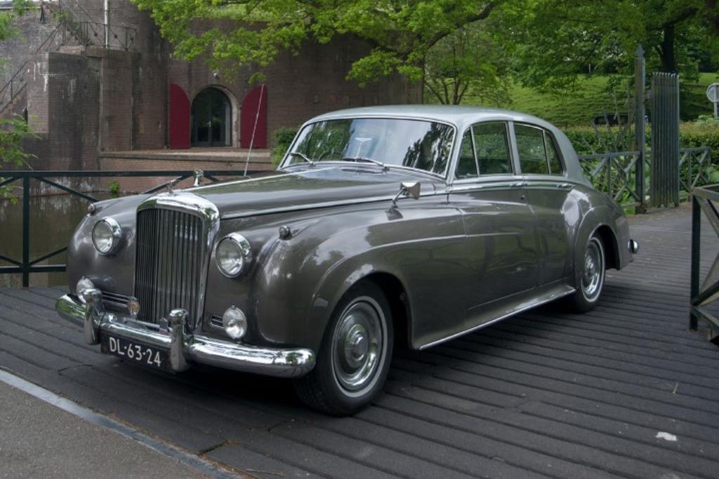 Trouwauto huren? Maak jullie dag onvergetelijk, Met chauffeur, Personenauto