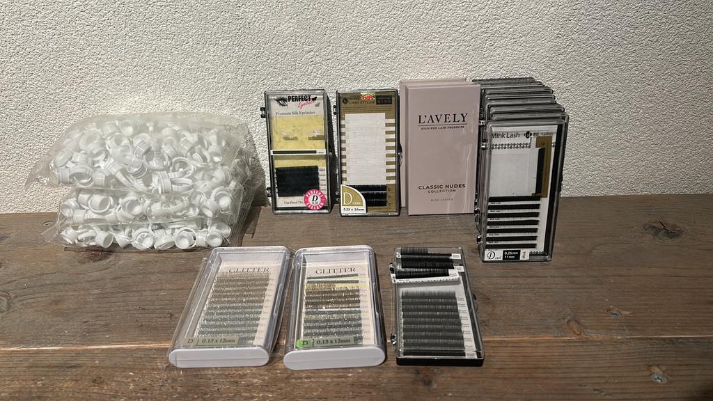 Verschillende producten wimperextensions, Ophalen of Verzenden, Zo goed als nieuw, Ogen, Overige typen