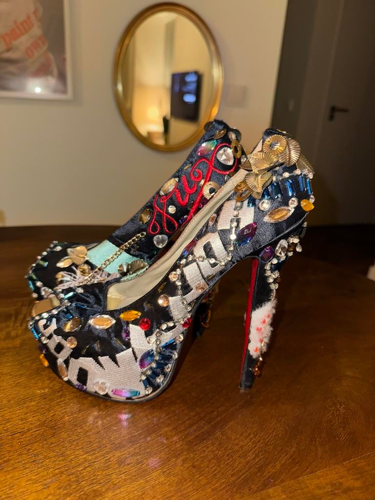 Louboutin Hollywood Pumps - Maat 37, Ophalen of Verzenden, Gebruikt, Overige materialen, Overige thema's