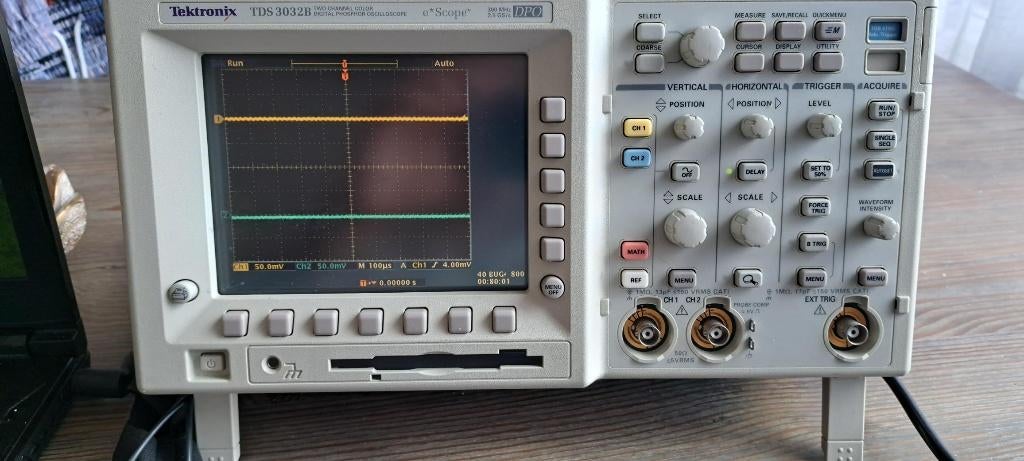 Tektronix TDS 3032B oscilloscope 300 MHz, Ophalen of Verzenden, Gebruikt, Elektriciteit