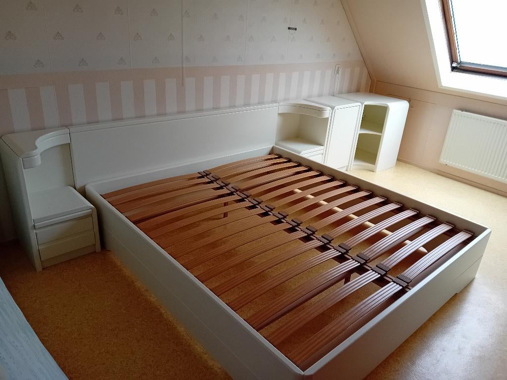 Modern 2 pers bed Auping ombouw nachtkastjes en extra kasten, Ophalen, Gebruikt, Wit, Tweepersoons