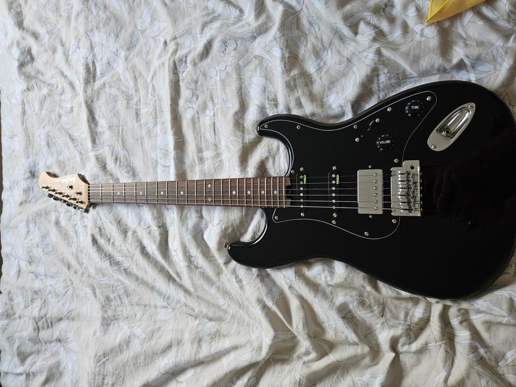 Harley benton st - modern plus black, Muziek en Instrumenten, Ophalen, Zo goed als nieuw, Solid body, Overige merken