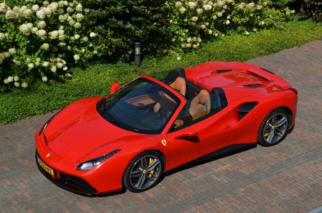 Ferrari 488 Spider HELE 2018 Rosso Corsa, Auto's, Ferrari, Automaat, Achterwielaandrijving, 74 €/maand, Cabriolet