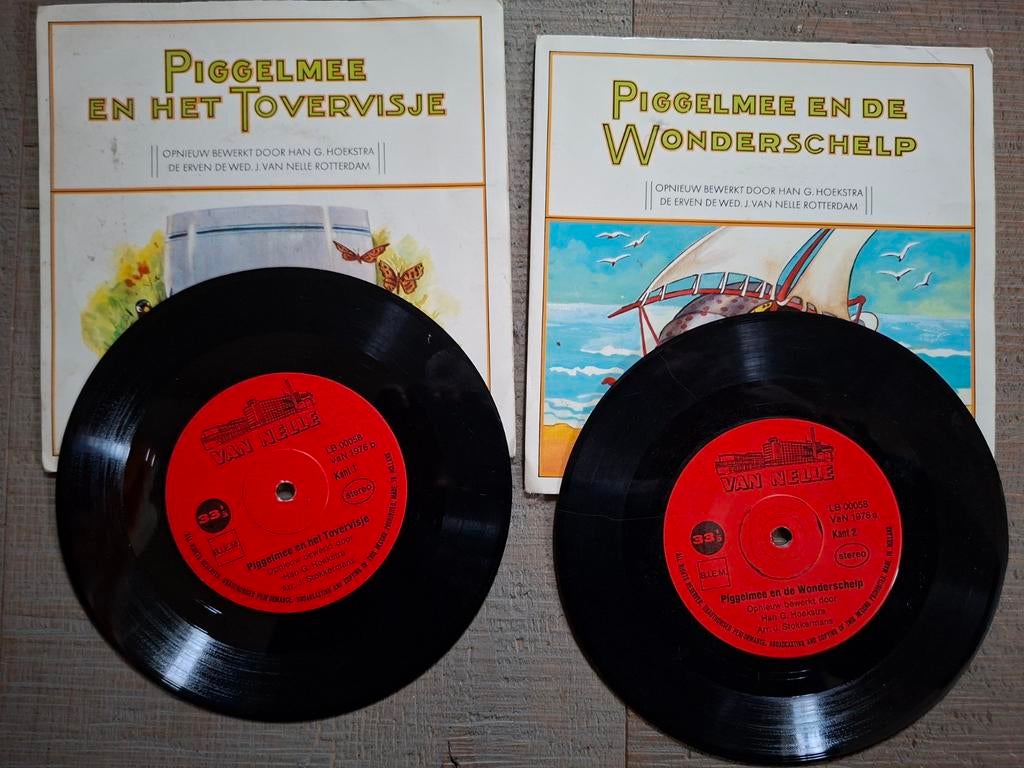 2x vintage vinyl singles 1976 Piggelmee, Cd's en Dvd's, Ophalen of Verzenden, Gebruikt, Verhaal of Sprookje