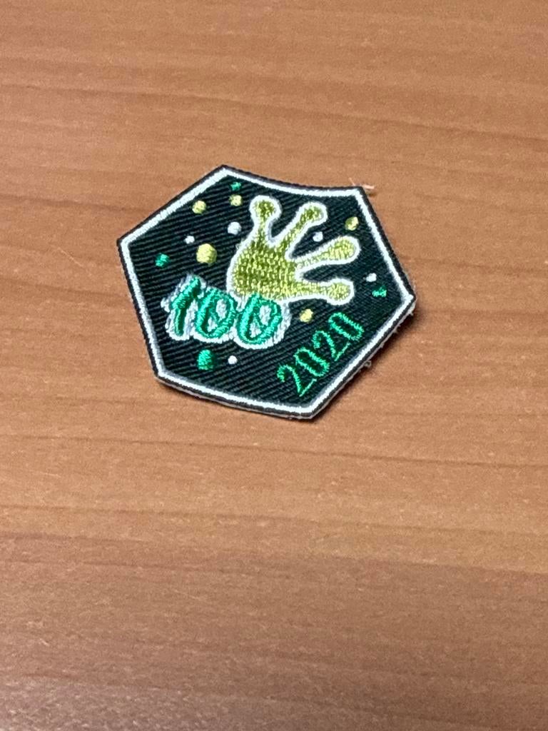 100 jaar welpen insigne, Ophalen of Verzenden, Nieuw, Embleem, Speld of Insigne