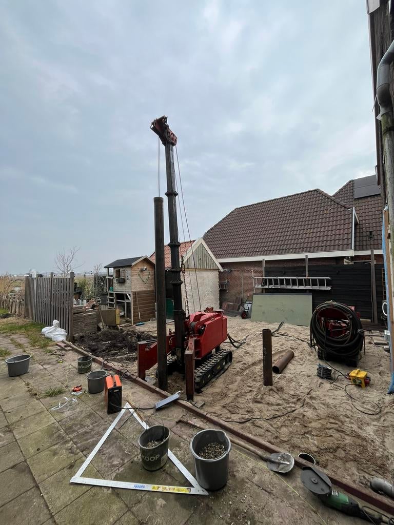 Stalen buispalen heipalen fundering beton grondafvoer  Heien