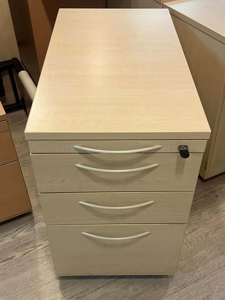 Complete kantoorinventaris te koop, Kunststof, Gebruikt, 3 of 4 laden, Minder dan 100 cm