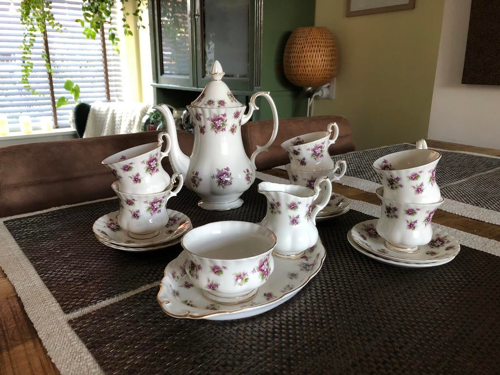 Koffieservies Royal Albert ‘Sweet violets’, Ophalen