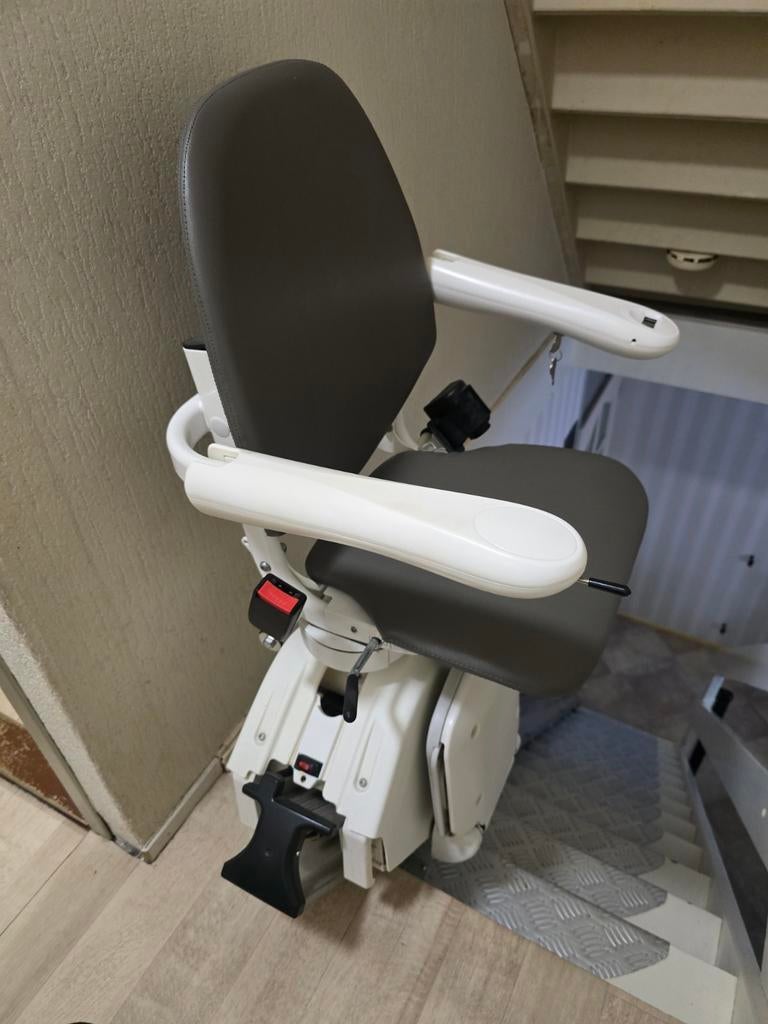 Rechte traplift ( Otolift ) bouwjaar Oktober 2021, Ophalen of Verzenden