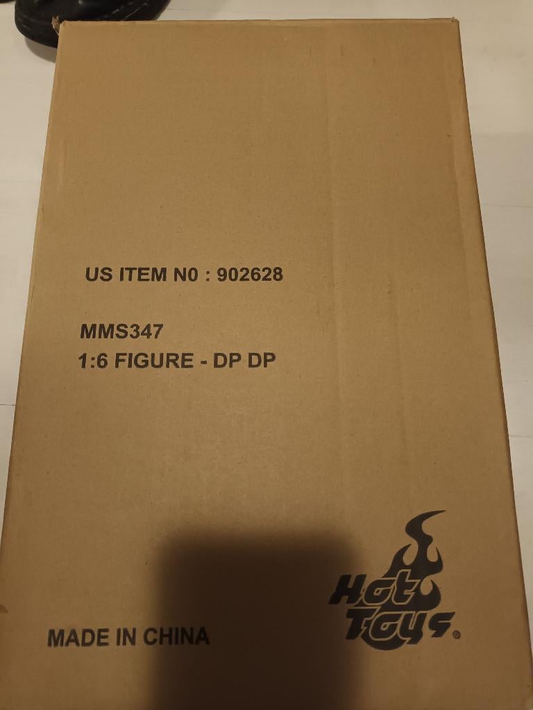 hot toys collectibles. marvel,s deadpool 1, Ophalen of Verzenden, Gebruikt