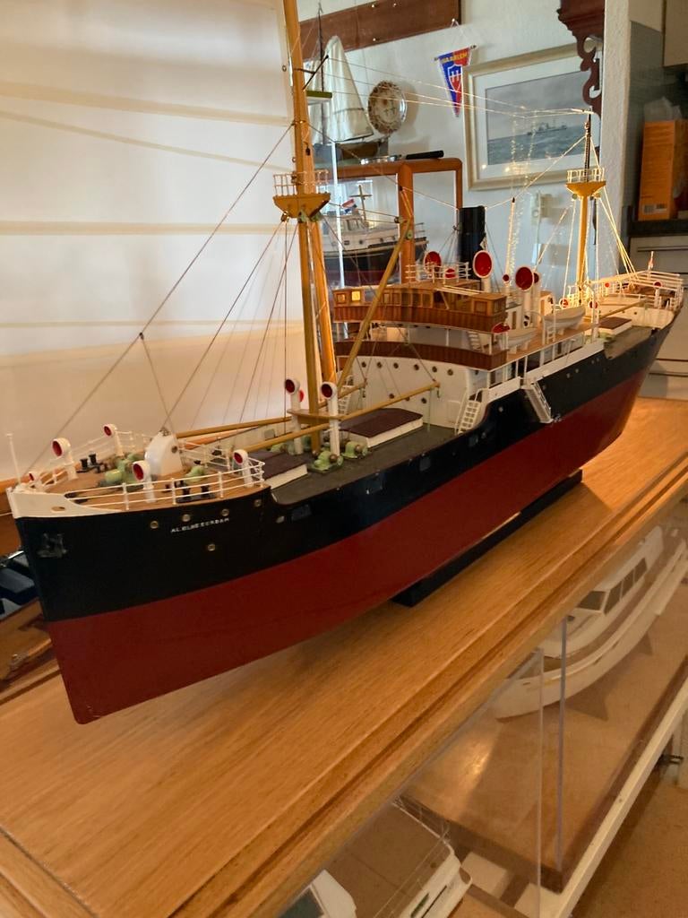 Scheepsmodel Werfmodel s.s. Alblasserdam 1916 in Vitrine, Verzamelen, Scheepvaart, Ophalen, Gebruikt, Motorboot, Schaalmodel