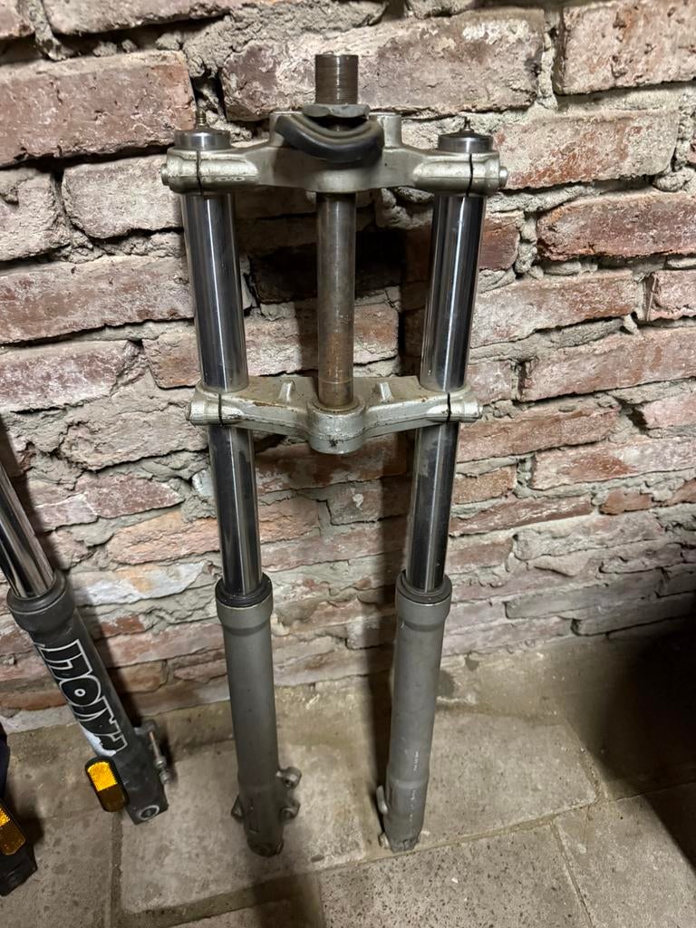 Derbi xtreme voorvork verschillende staten 12mm as, Fietsen en Brommers, Frame, Gebruikt, Derbi, DERBI