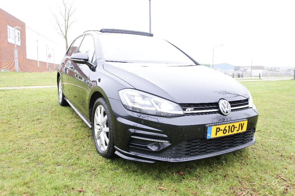 Volkswagen Golf 7.5 R-line 1.4TSI 150PK,Pano,Led, Voorwielaandrijving, USB, Zwart, 4 cilinders