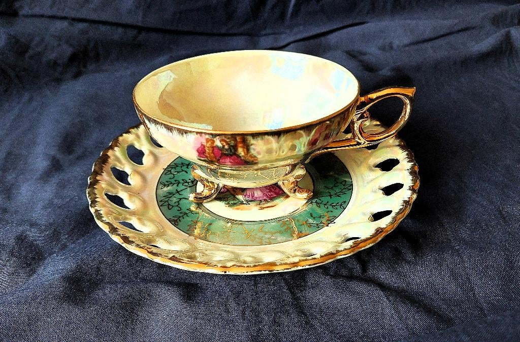 Kop en schotel - Communie, Verzamelen, Porselein, Kristal en Bestek, Ophalen of Verzenden, Zo goed als nieuw, Porselein, Kop en/of schotel