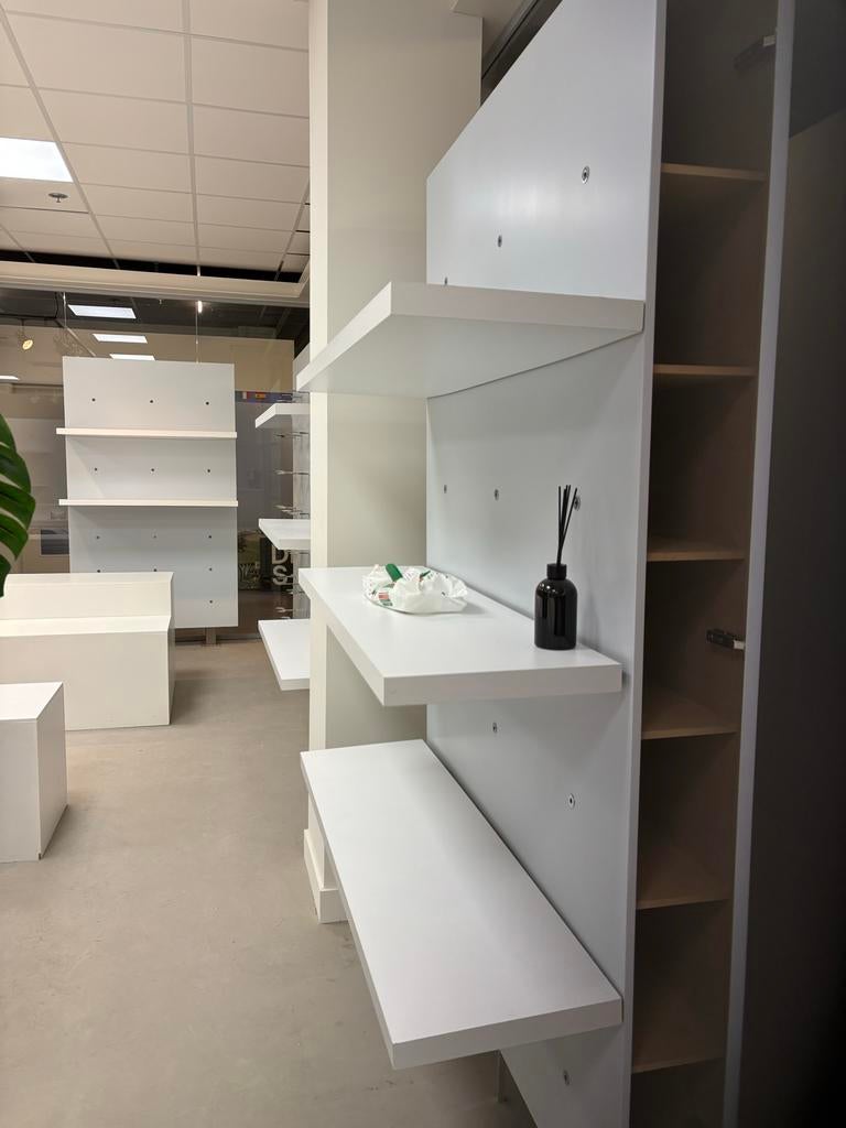 Gratis Stellingkasten voor showroom of presentatiewand, Huis en Inrichting, Kasten | Kledingkasten, Gebruikt, 200 cm of meer, 100 tot 150 cm