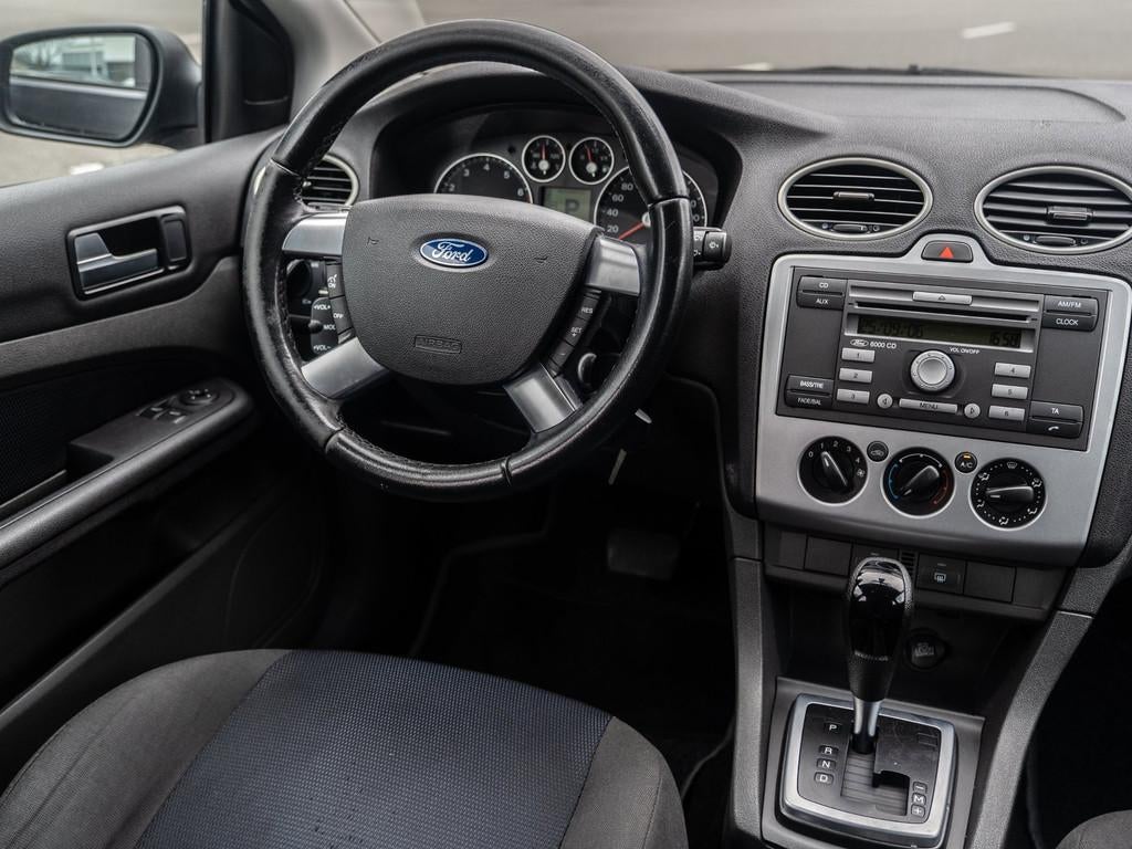 Ford Focus 1.6-16V Futura - AUTOMAAT - AIRCO - CRUISE CONTRO, 1596 cc, Gebruikt, Zwart, 4 cilinders