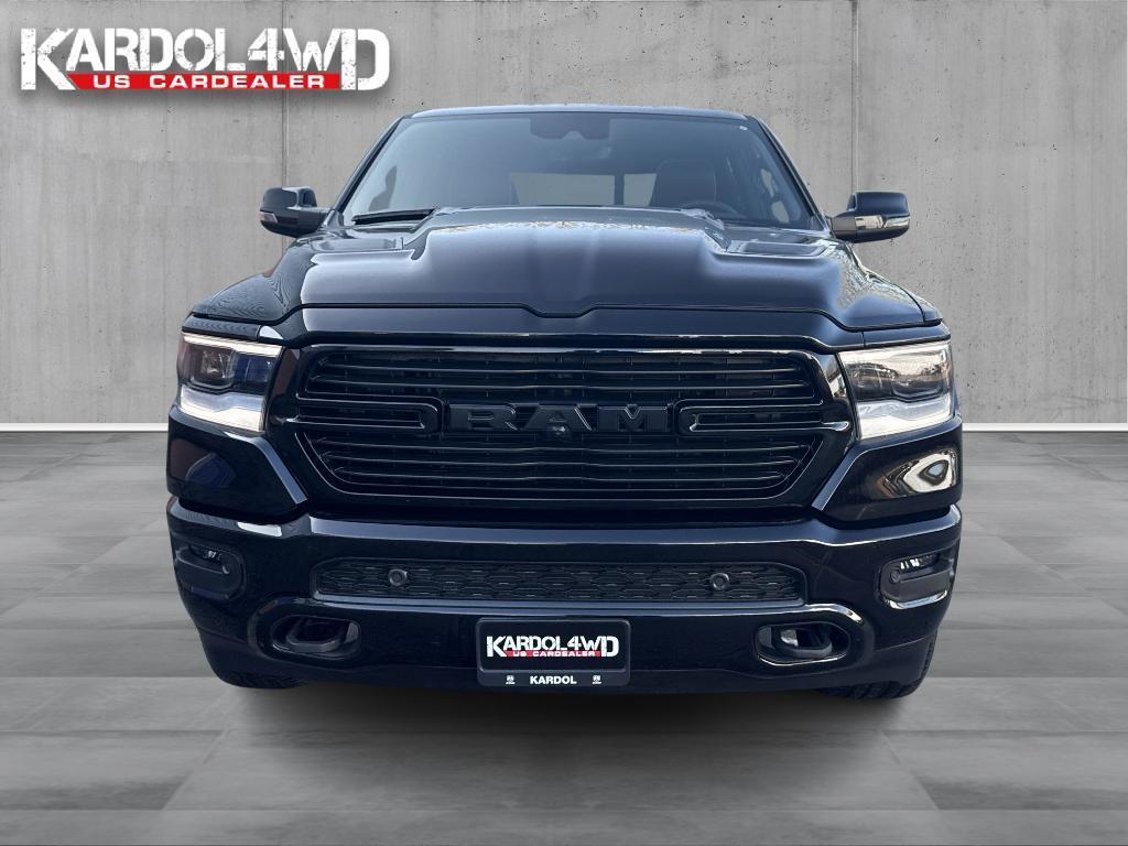 Dodge Ram 1500 Laramie Night Edition Modeljaar "24 | BOMVOL!, Auto's, Automaat, 3500 kg, Gebruikt, 5654 cc