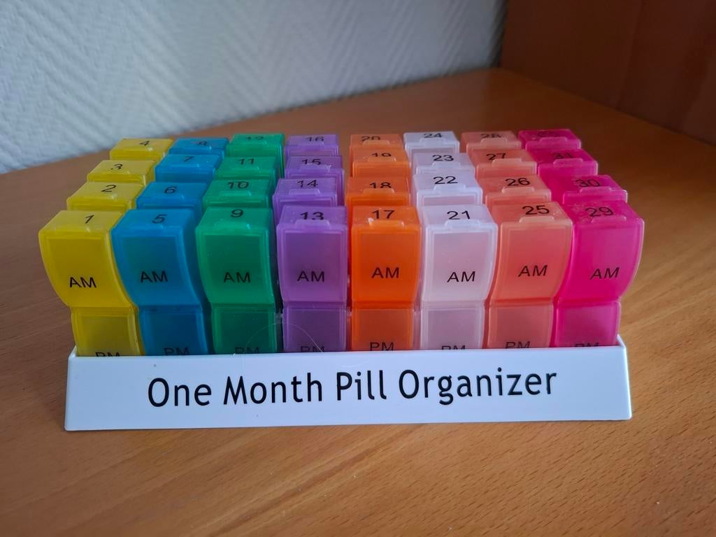 PILLENDOOS/ medicijnbox voor hele maand. Twee vakken per dag, Diversen, Ophalen of Verzenden, Zo goed als nieuw