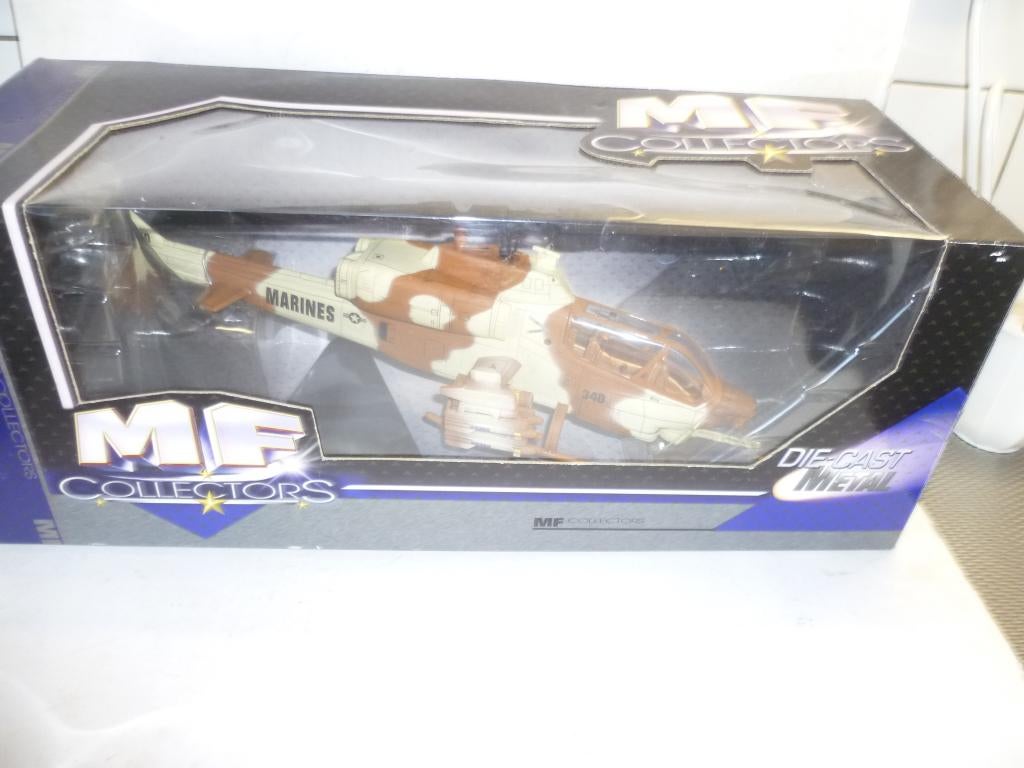 MF Collectors Cobra Marines Helikopter 37cm lang 1:40 model, Ophalen of Verzenden, Nieuw, Schaalmodel