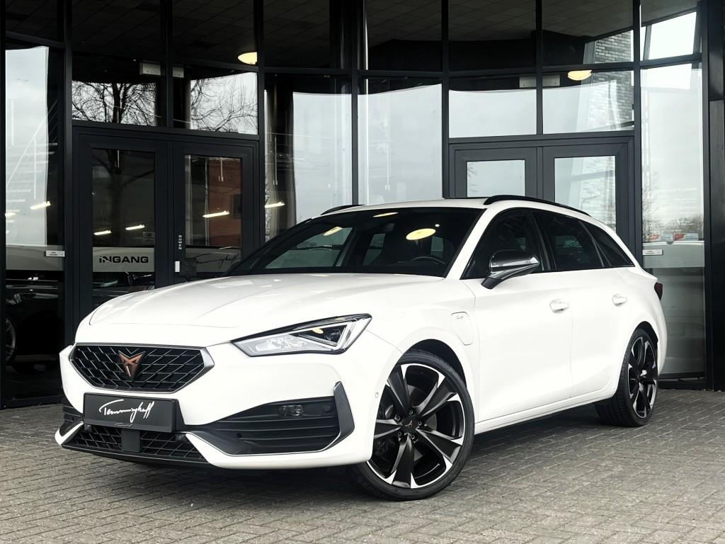 Cupra LEON SPORTSTOURER 1.4 E-HYBRID VZ 245PK - PANO - CAMER, Gebruikt, USB, 4 cilinders, Leon