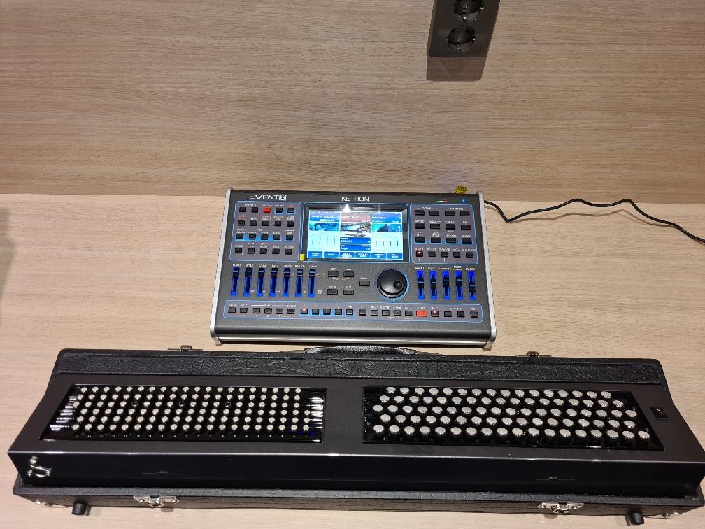 Ketron EVENT X Master Bas Belgisch/Recht B-Griff, Niet ingevuld, Nieuw, Overige aantallen, Midi-aansluiting