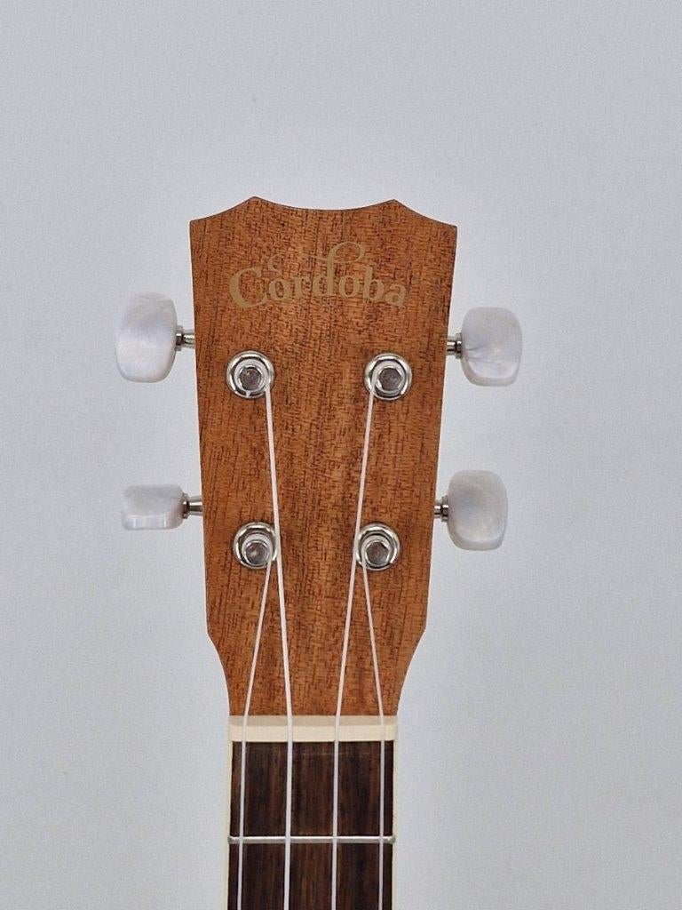 Cordoba 15TM Tenor Ukelele - Ocassion, Muziek en Instrumenten, Ophalen of Verzenden, Zo goed als nieuw, Ukelele