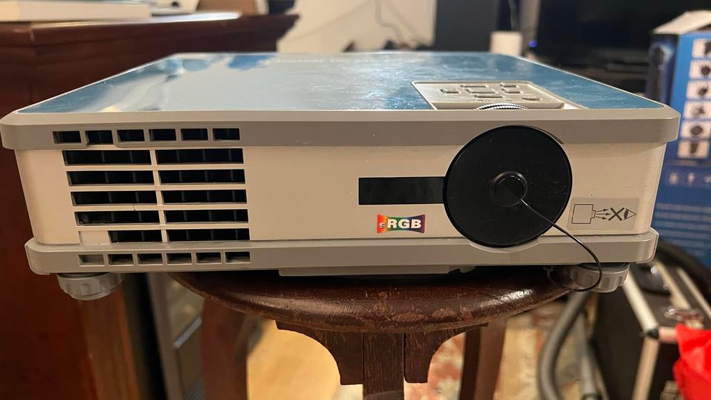 Mitsubishi Projector - Compacte en Betrouwbare Beamer, Ophalen, Zo goed als nieuw, DLP, Overige resoluties