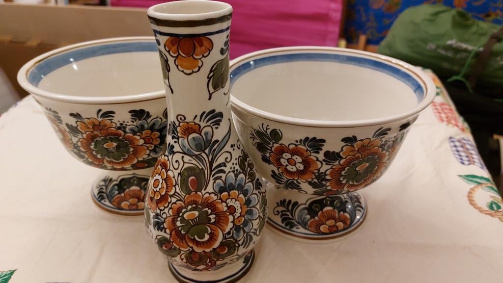 Flora keramiek vaasje en 2 schaaltjes Delfts polychroom, Antiek en Kunst, Ophalen of Verzenden