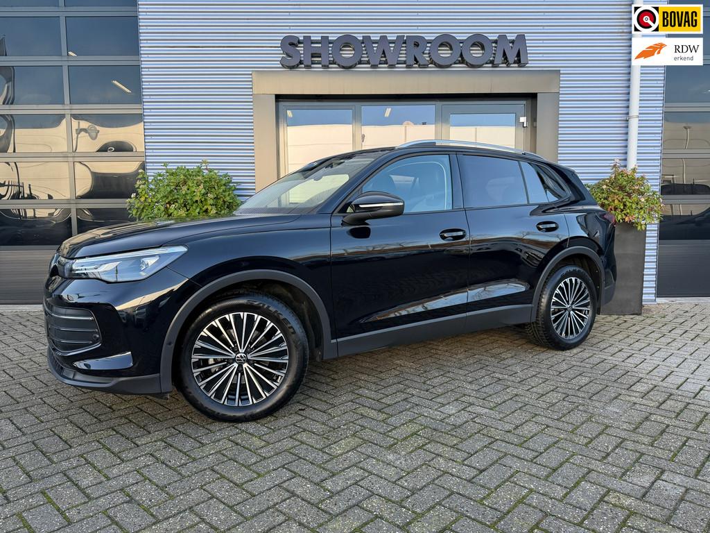 Volkswagen Tiguan 1.5 eTSI Life Edition Stoel en Stuurverwar, Zwart, 4 cilinders, Leder en Stof, Bedrijf