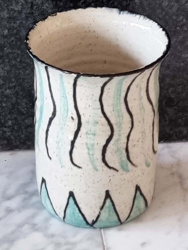 vintage Studio Pottery vaas 19 cm. hoogte, signatuur A B, Ophalen of Verzenden