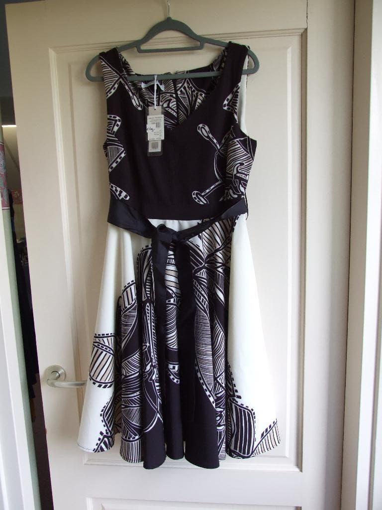 Rinascimento nieuwe jurk zwart beige met kaartje 40/42, Overige kleuren, Nieuw, Ophalen of Verzenden, Knielengte