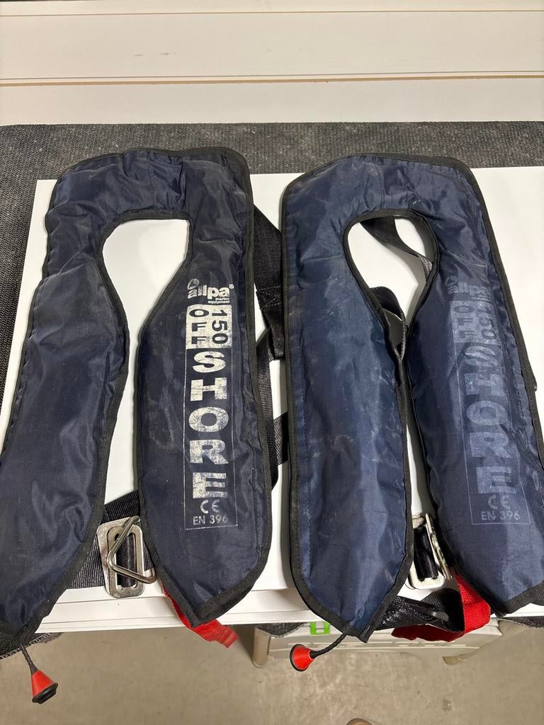 2x Ailpa Offshore 150N Zwemvesten - Automatisch Opblaasbaar, Watersport en Boten, Ophalen of Verzenden, Gebruikt