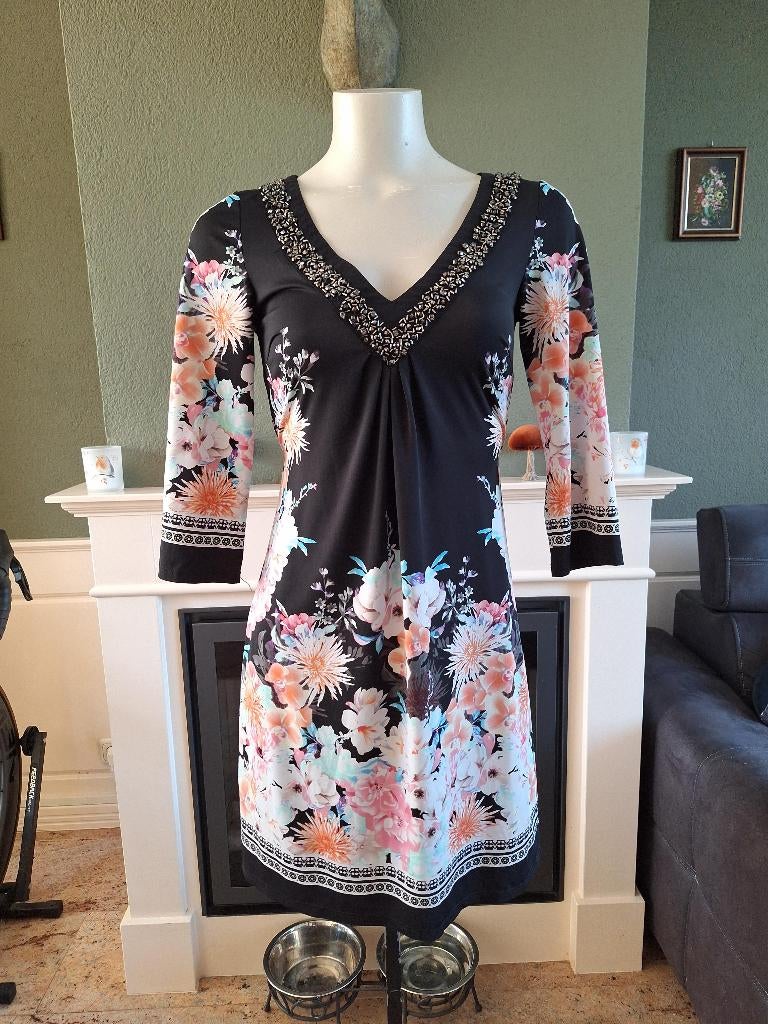 K-Design K Design zwart met bloemen jurk S, Kleding | Dames, K-design, Verzenden, Zwart, Knielengte