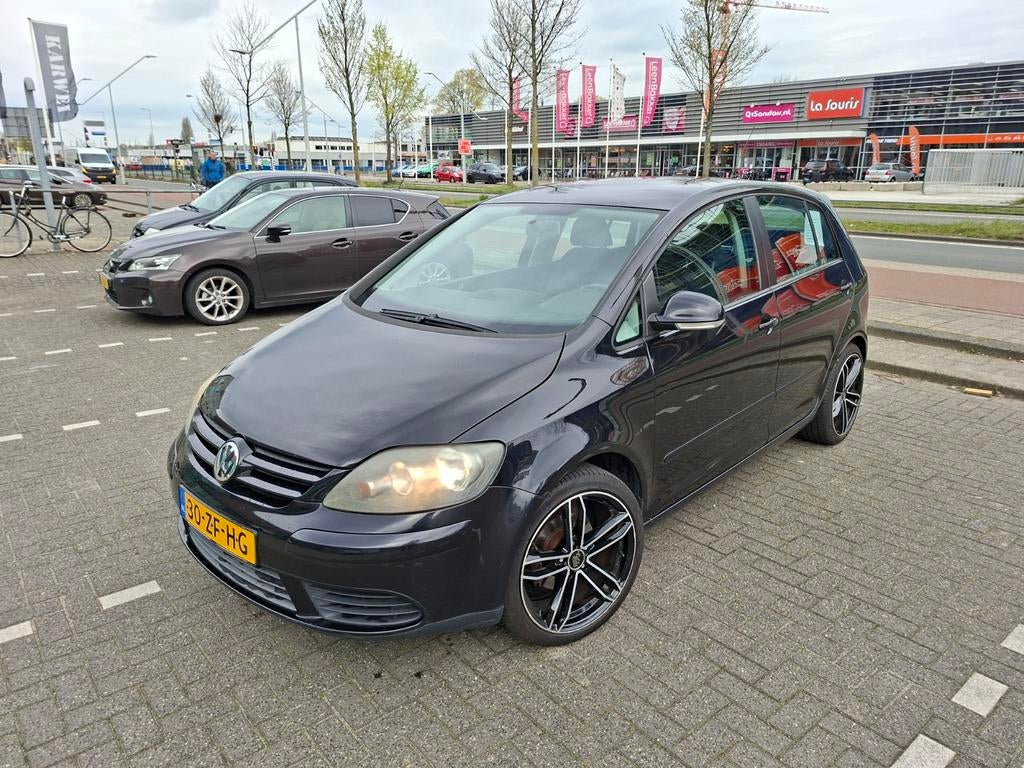 Volkswagen Golf Plus 1.6 75KW 2008 Zwart AIRCO, Stof, 4 cilinders, 1283 kg, Zwart