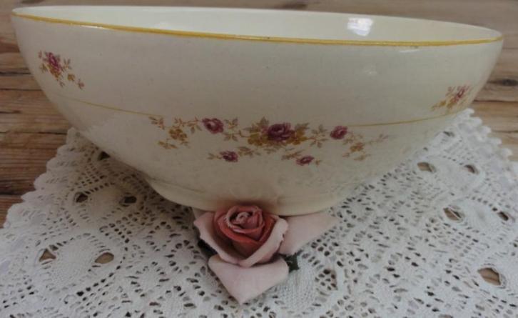 Oude brocante kom / schaal met roze roosjes, Plazuid, Gouda, Ophalen of Verzenden