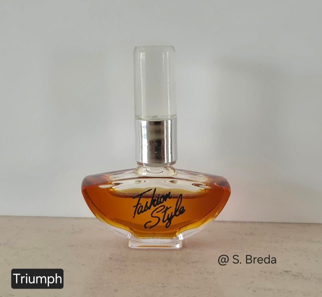 Koop/Ruil: Triumph - Fashion Style 3 ml Vintage 1987, Ophalen of Verzenden, Zo goed als nieuw, Miniatuur, Gevuld