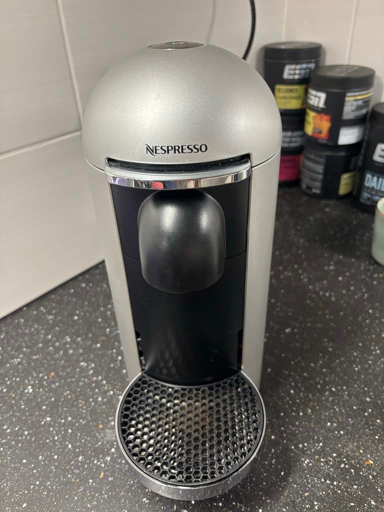 Nespresso Vertuo Plus Deluxe koffiemachine, Ophalen, Koffiepads en cups, Koffiemachine, Zo goed als nieuw