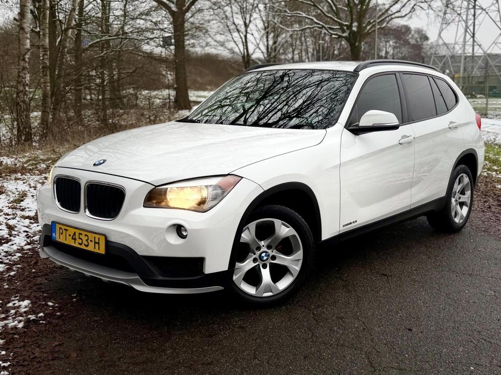 BMW E84 X1 SDrive 28i 245PK Leder Clima Automaat ☑️, Auto's, Gebruikt, Euro 6, 4 cilinders, Wit