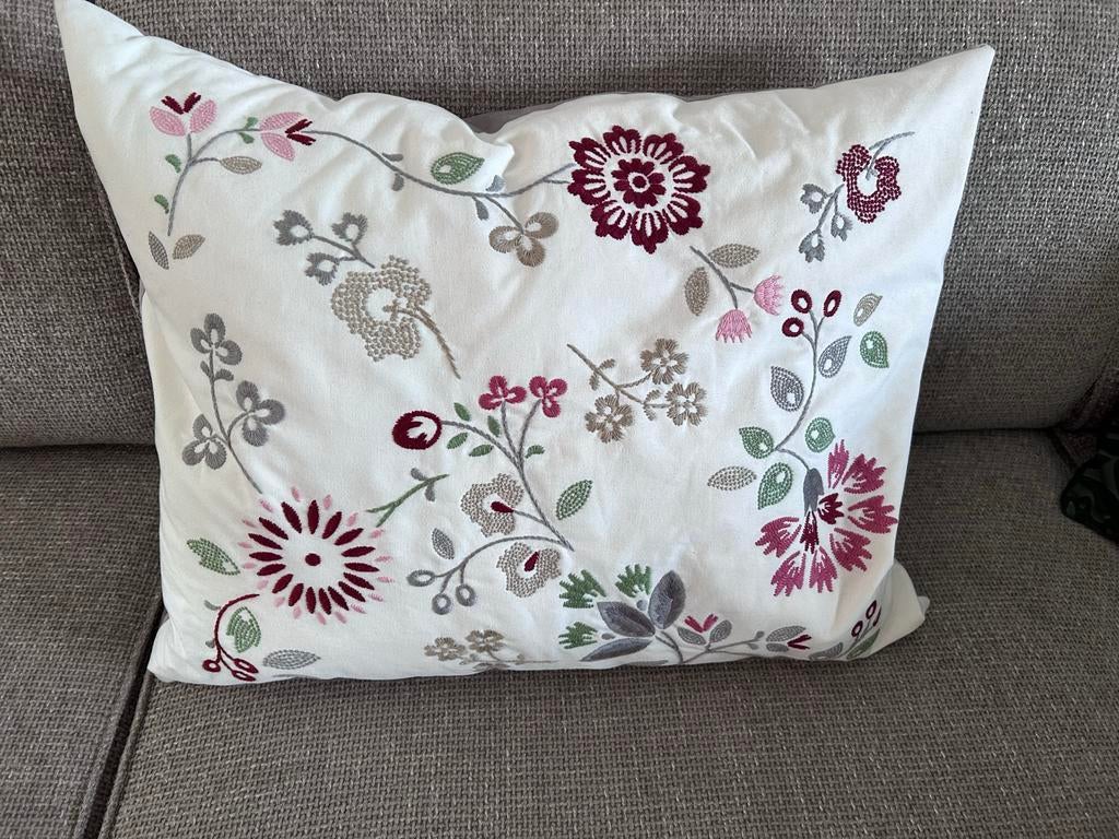 Wit kussen met bloemenpatroon, Ophalen of Verzenden, Zo goed als nieuw, Wit, Vierkant