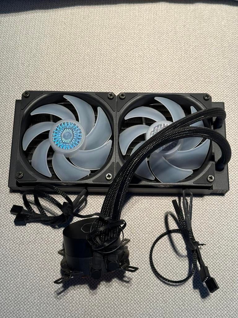 Cooler Master MasterLiquid 240 mm AIO met RGB, Computers en Software, Computerkoelers, Zo goed als nieuw, Waterkoeling, Ophalen of Verzenden