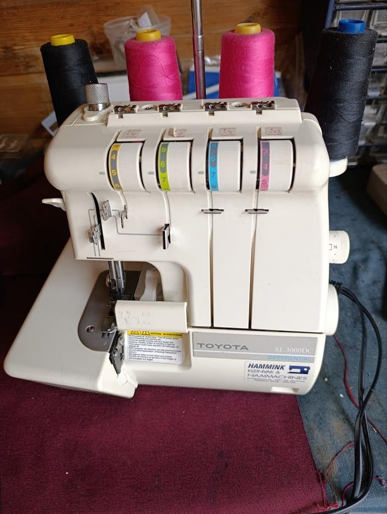 Toyota SL 3000 DC Lockmachine - Perfect voor al uw naaiwerk, Ophalen of Verzenden