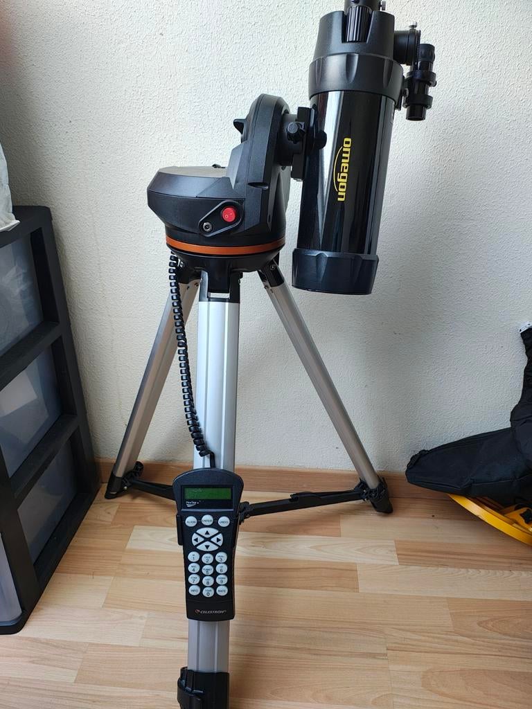 Omegon 90/1250mm Maksutov met Lcm GoTo statief, 80 tot 200 mm, Met statief, Zo goed als nieuw, Spiegeltelescoop (reflector)