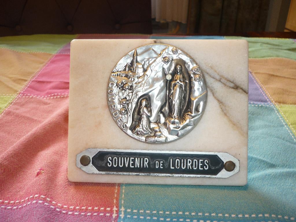 Mooi souvenir De Lourdes met een marmerplaat, Ophalen of Verzenden